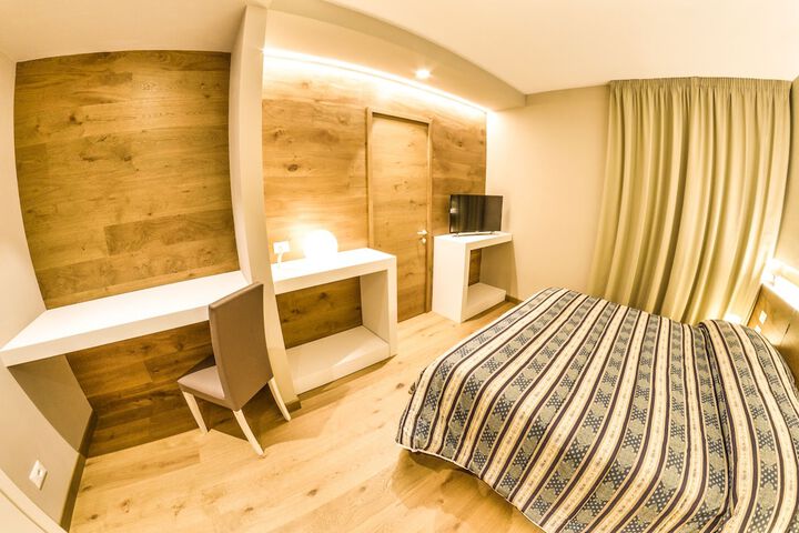 Room 11 of 44