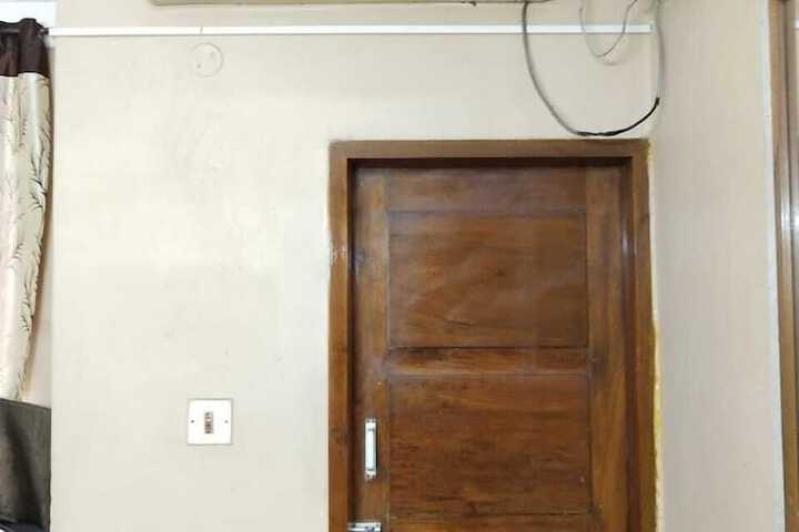 Room 11 of 19