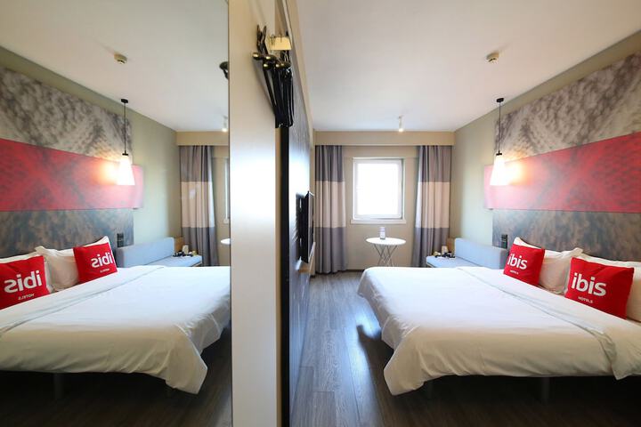 Room 27 of 70