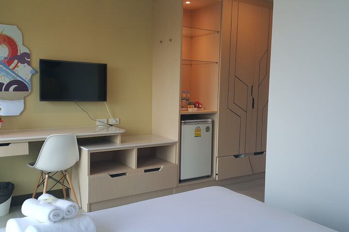 Room 27 of 77