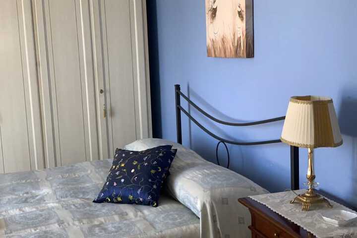 Room 4 of 10