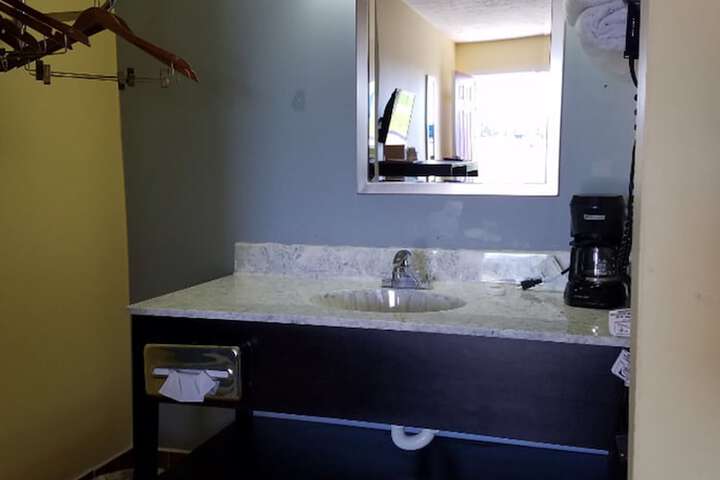 Room 5 of 7