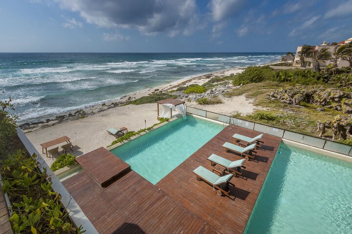 Sundeck 96 of 107