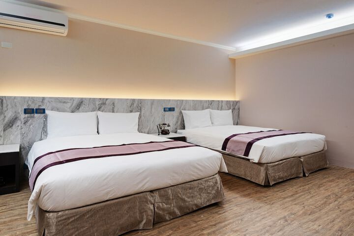 Room 4 of 92