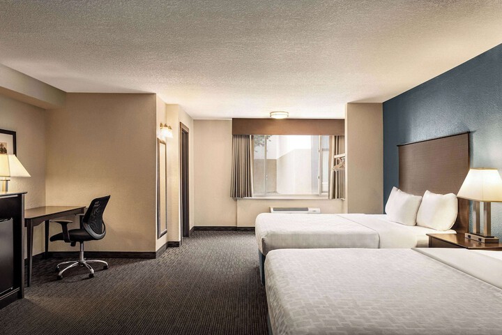 2 Double Beds Mobility Accessible Pool View (5 of 14)
