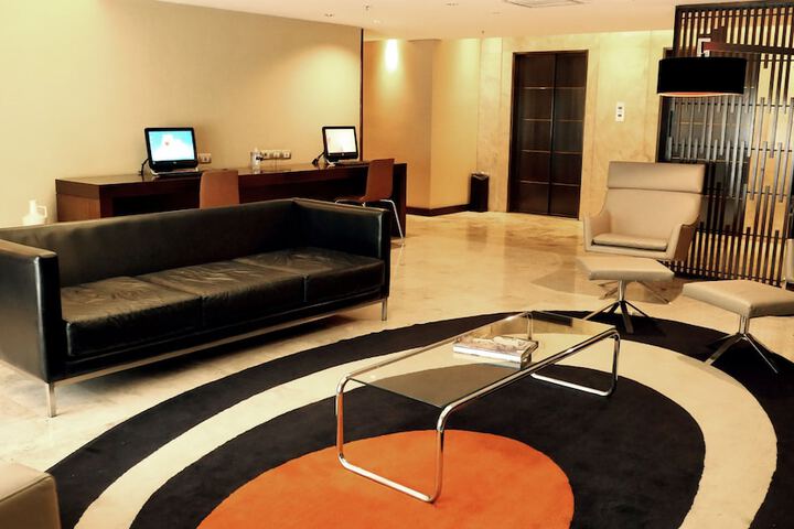 Business Center 36 of 40