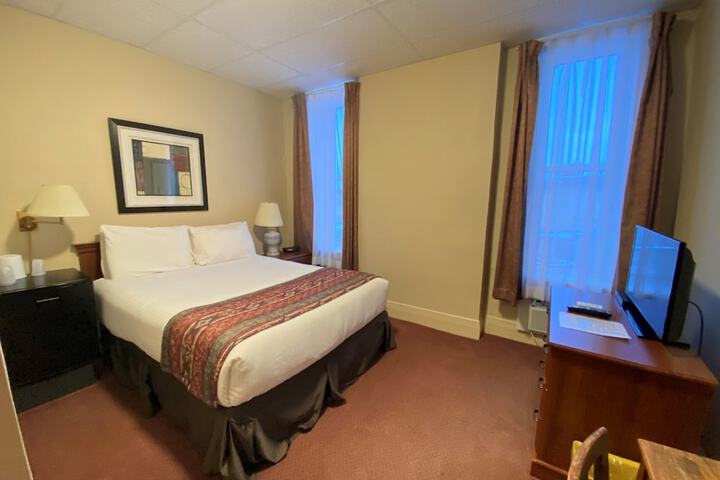 Room 13 of 33