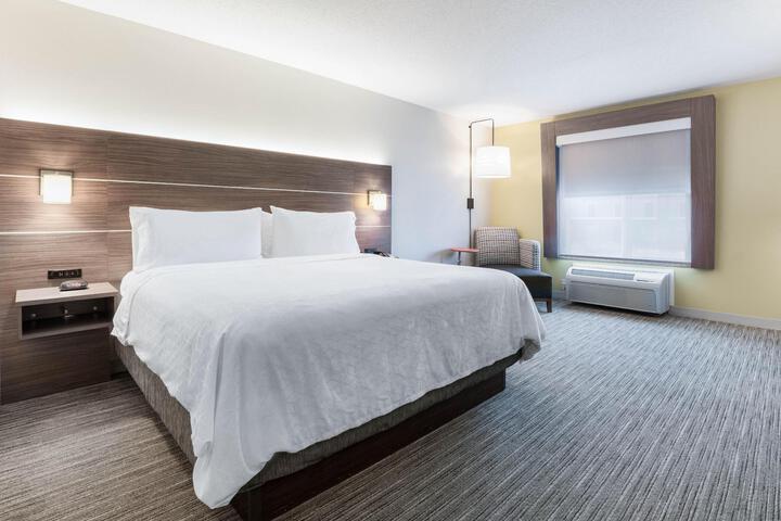 Standard Room, King or Two Doubles (2 of 2)