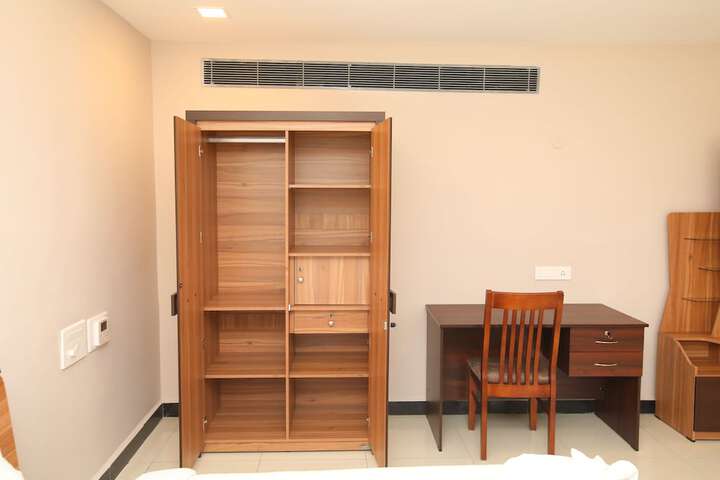 Room 5 of 16