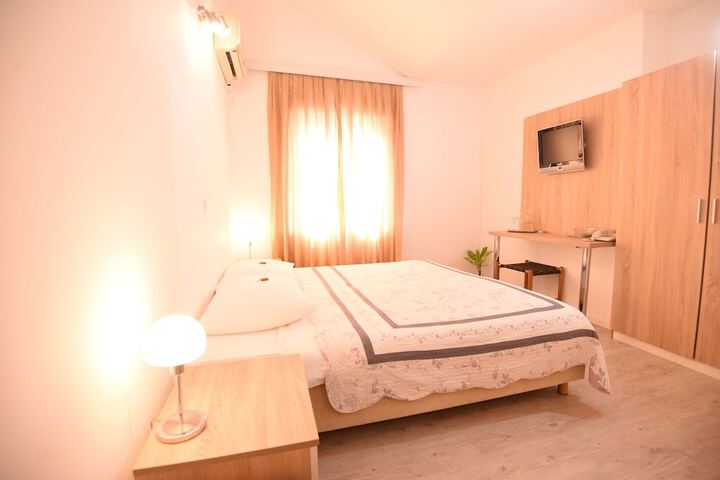 Room 6 of 137