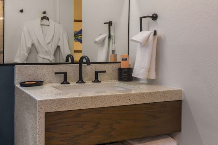 Bathroom sink