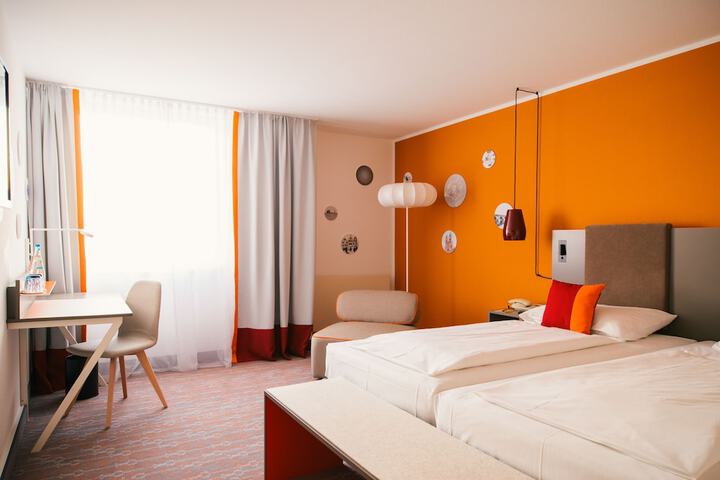 Room 10 of 77