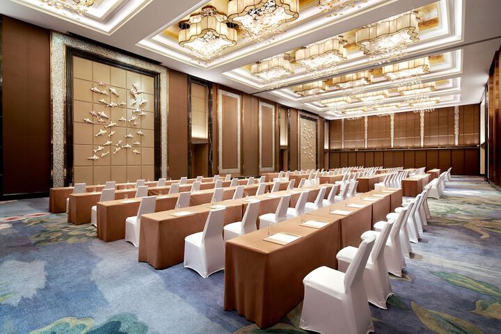 Ballroom/Hall 53 of 71