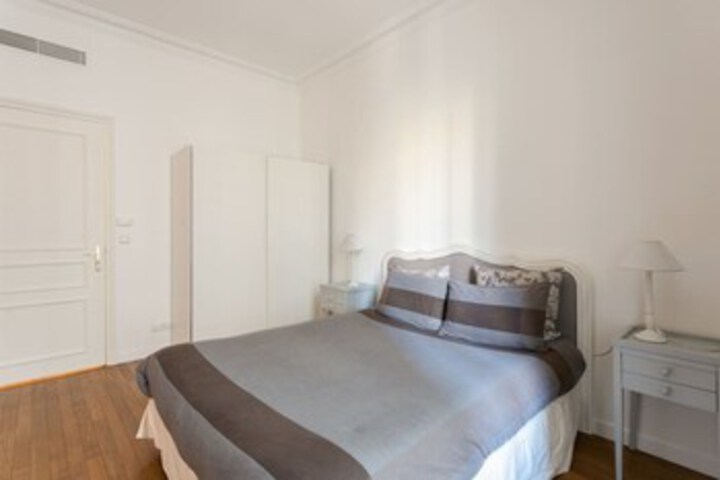Room 12 of 24