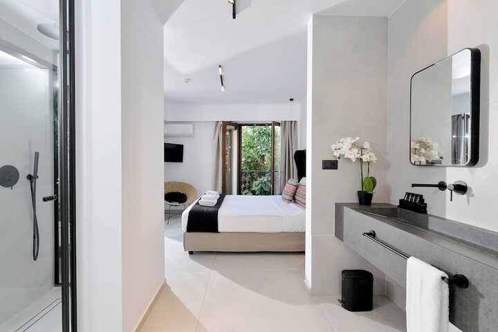 Room 45 of 102