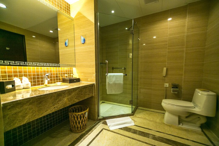 Room 16 of 27