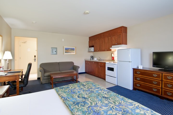 1 Queen Bed (26 of 30)