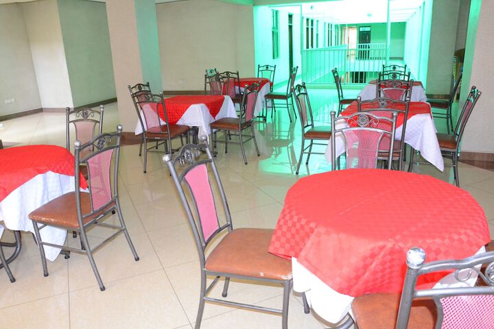 Dining 19 of 29