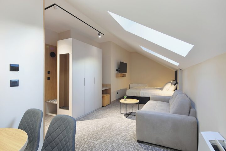 Room 47 of 80