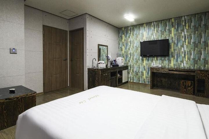 Room 22 of 57