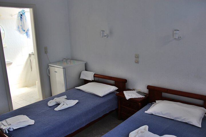 Room 2 of 25