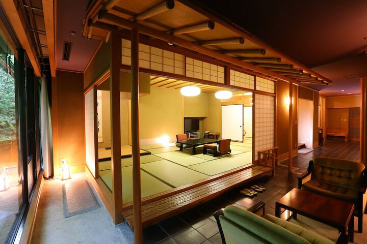 Room 14 of 214