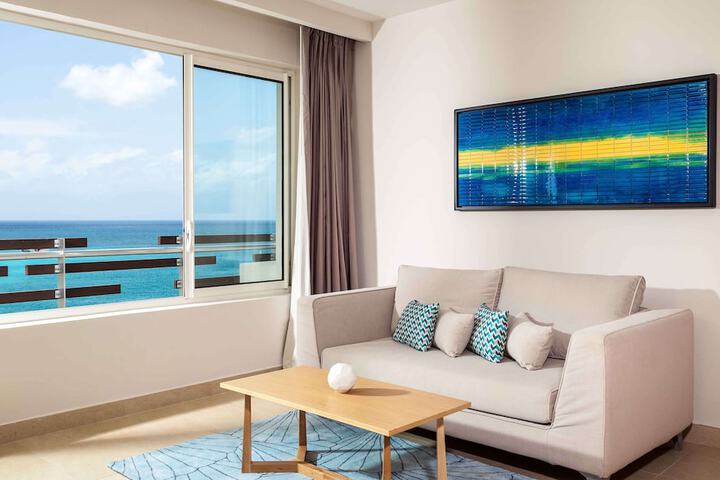 Room 32 of 178