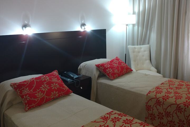 Room 9 of 37