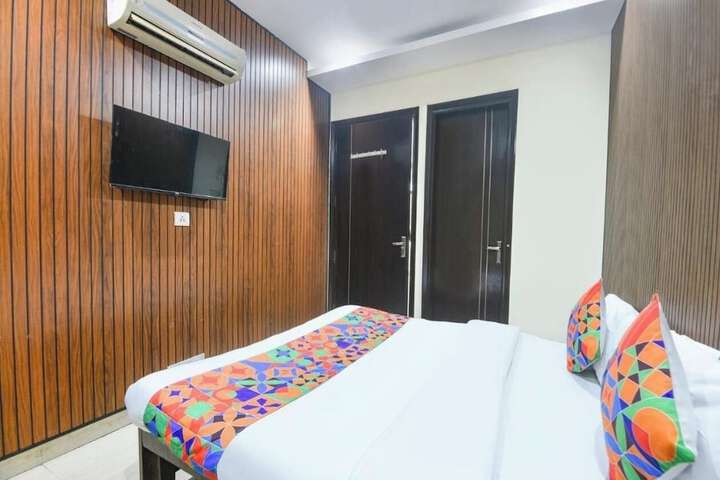 Room 10 of 24
