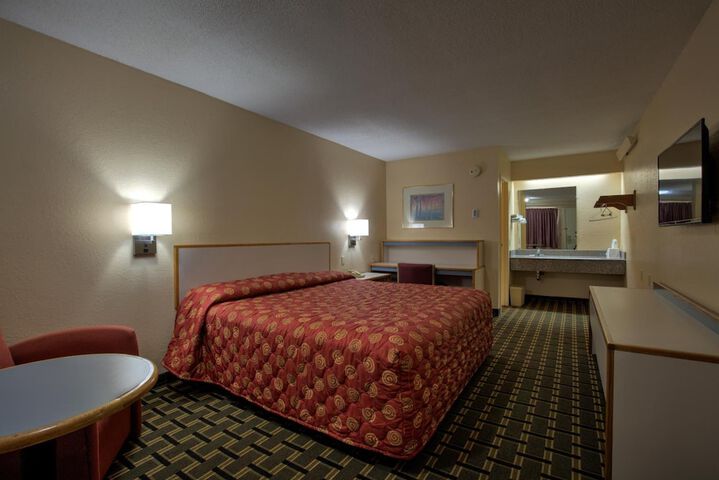 Room 18 of 25