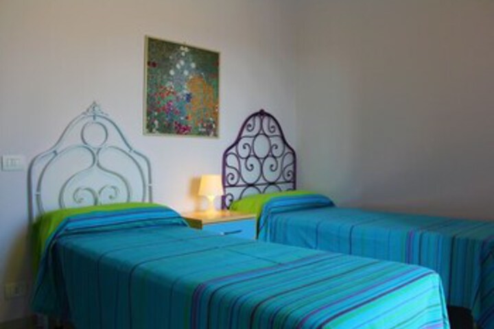 Room 8 of 19