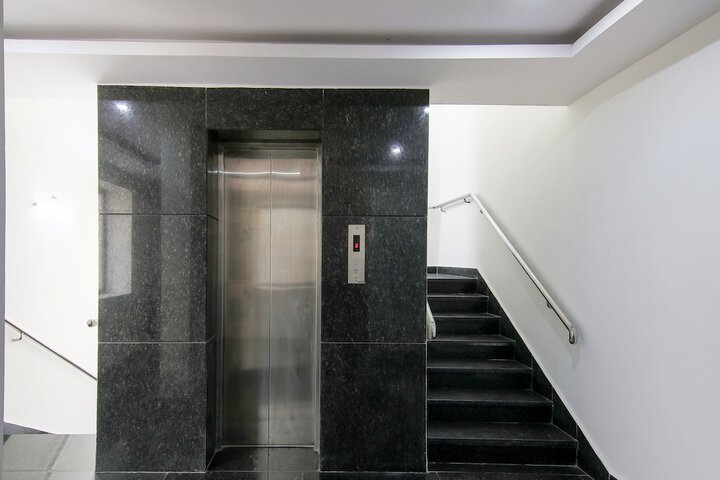 Ballroom/Hall 22 of 24