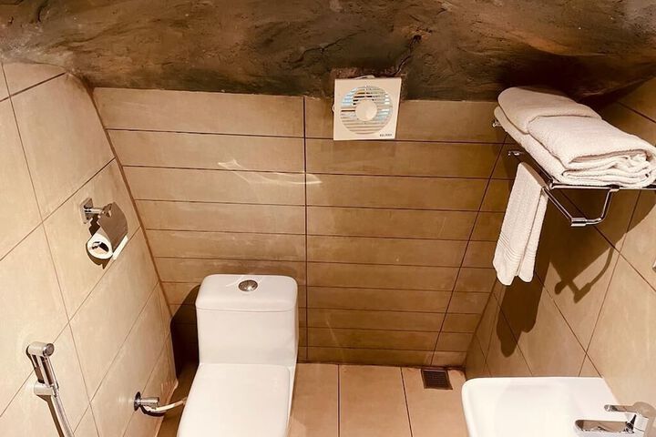 Room 52 of 96