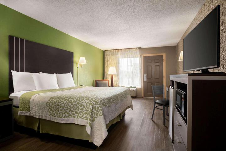 2 Double Beds (7 of 8)