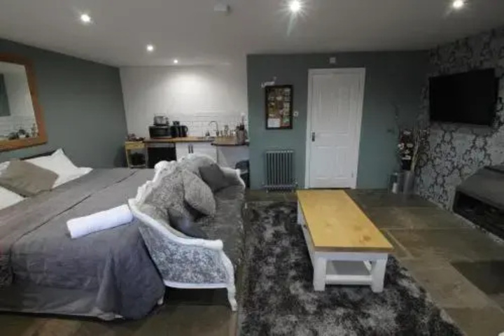 Room 5 of 11