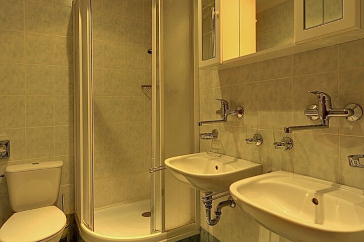 Room 16 of 39