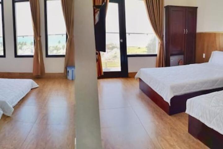 Room 10 of 38