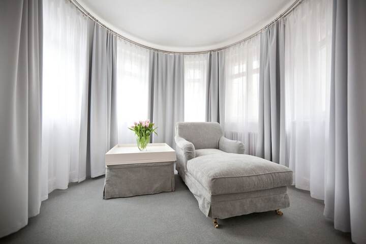 Room 9 of 35