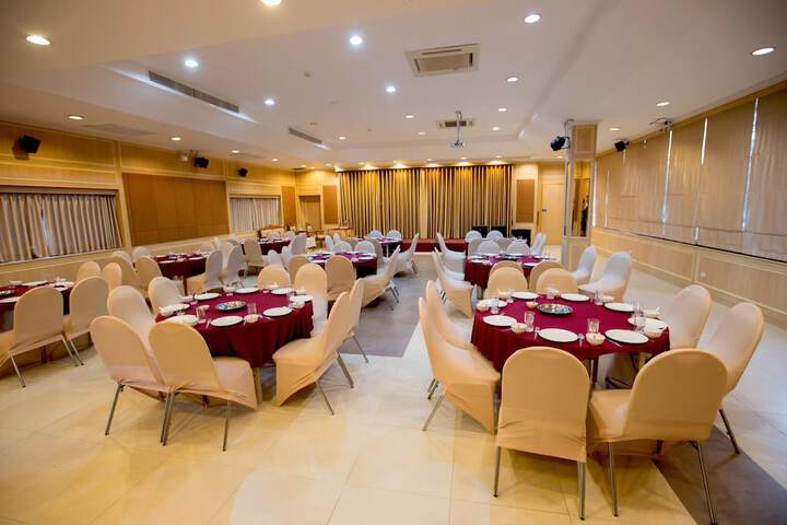 Ballroom/Hall 142 of 183