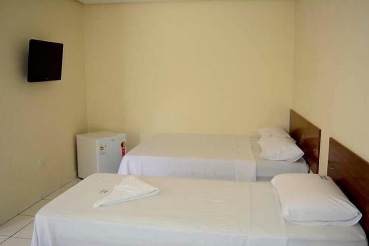 Room 6 of 10