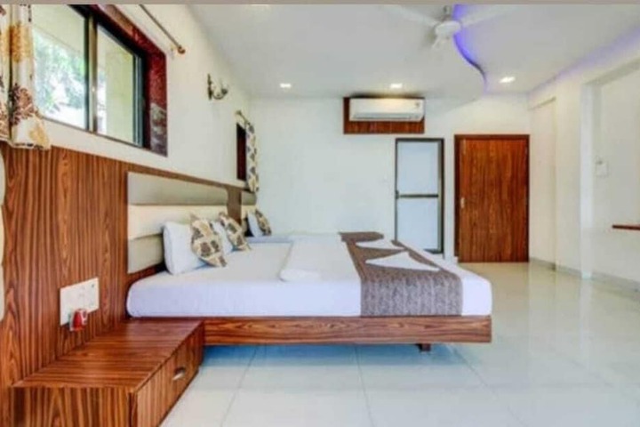 Room 6 of 19