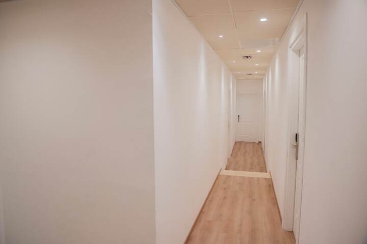 Ballroom/Hall 118 of 122