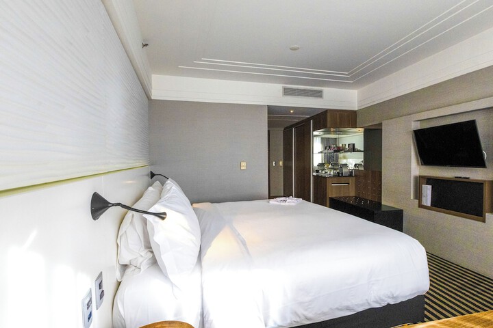 Room 28 of 86