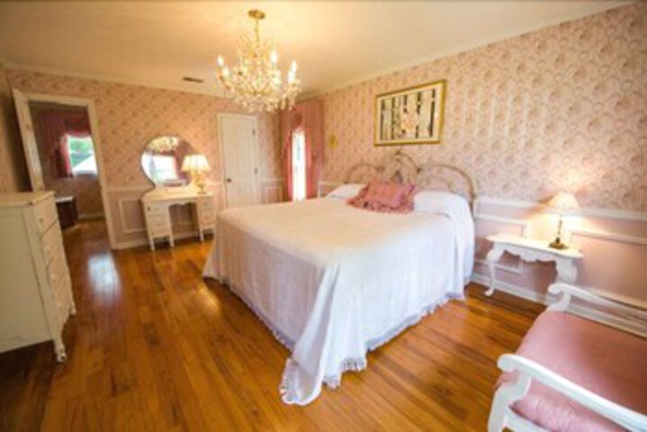 Room 28 of 32