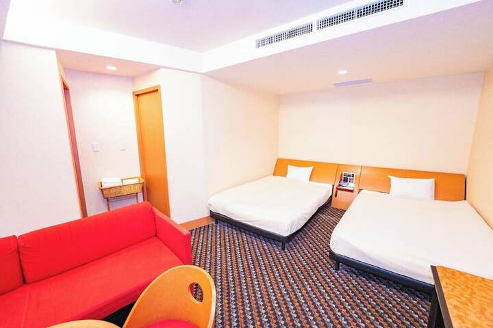 Room 37 of 60