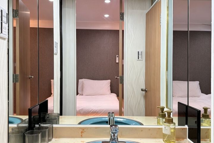 Room 46 of 68