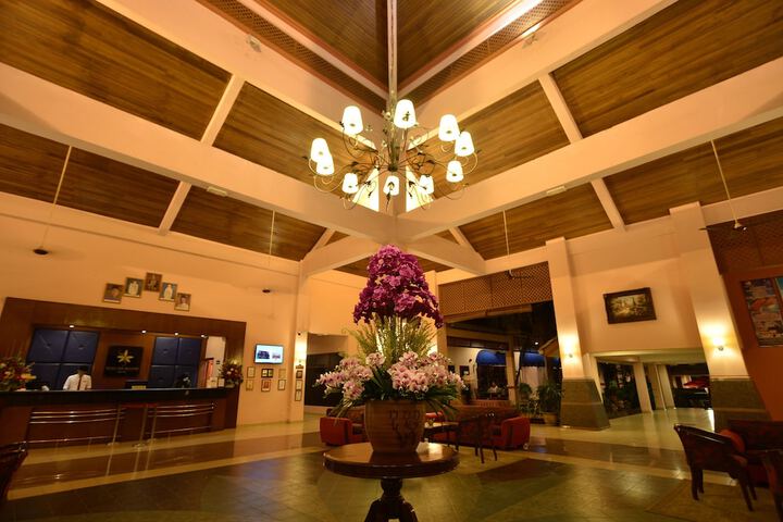 Entrance & Lobby
