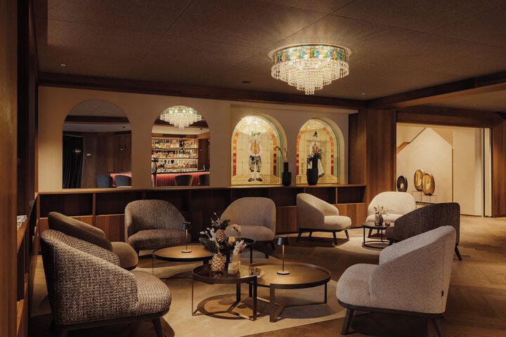 Lounge 107 of 111