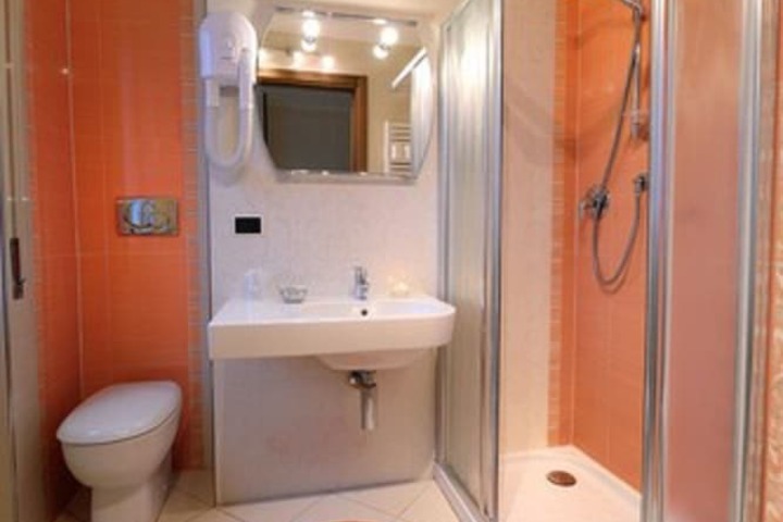 Room 17 of 21