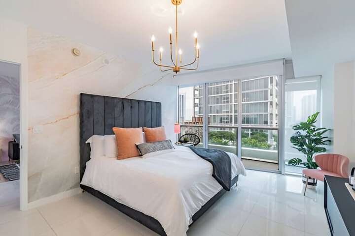 Room 2 of 110